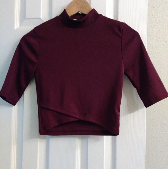 Burgundy Crop top w/ cross detail in front - Picture 5 of 5